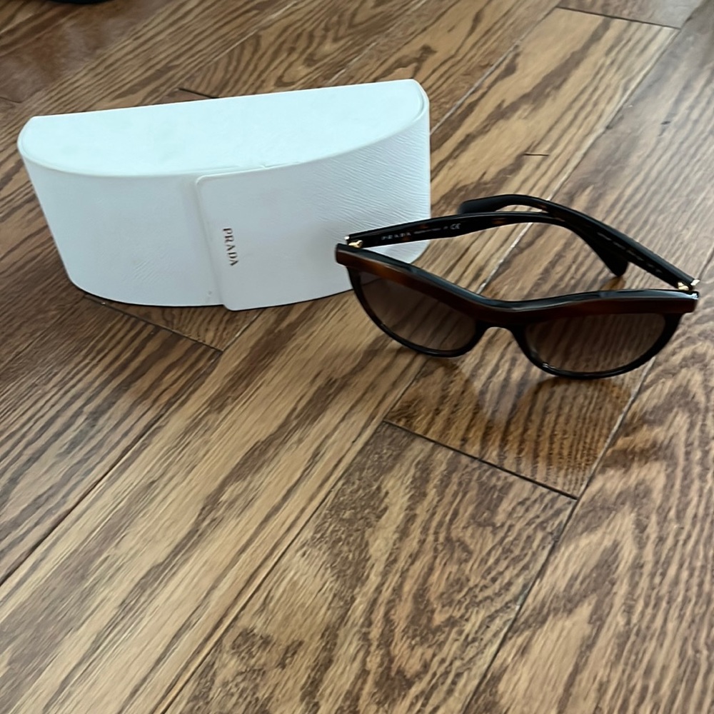 Prada sunglasses with case perfect condition